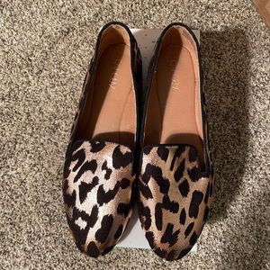 ABOUND NIB SZ 8 Gold metallic & black leopard flats